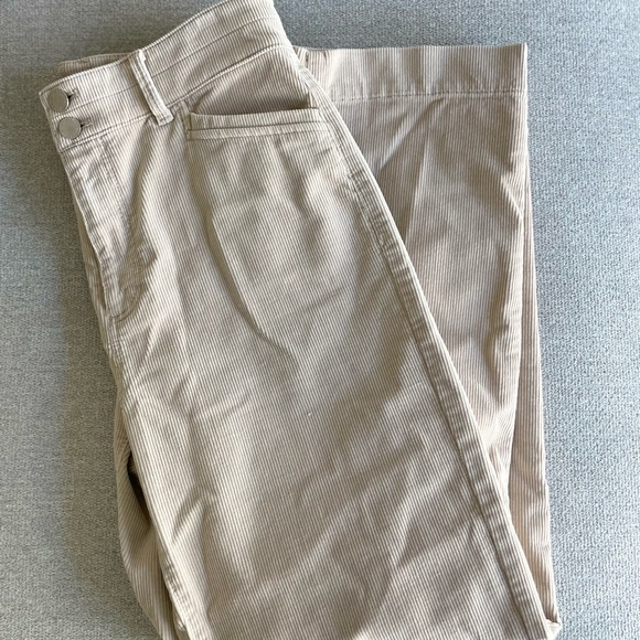 Ann Taylor Easy Jean - Picture 1 of 4